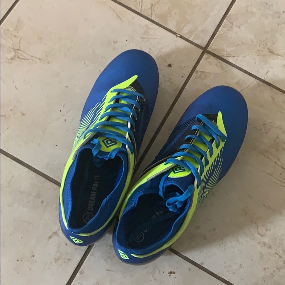 Dream Pair - soccer cleats (size 9)